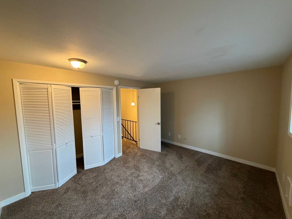 Apartment for rent at 4890 & 4894 Sunnyside Rd SE, Salem, OR 97302