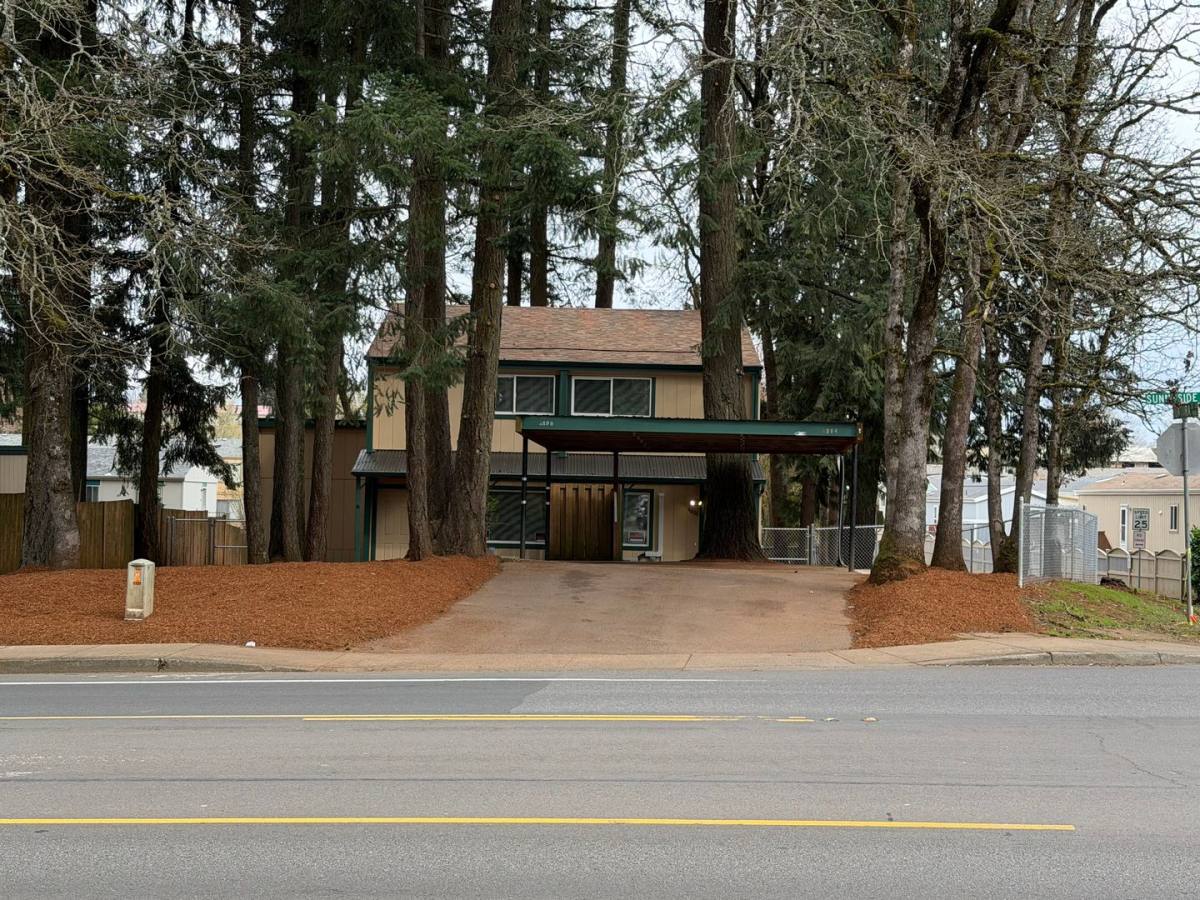 Apartment for rent at 4890 & 4894 Sunnyside Rd SE, Salem, OR 97302