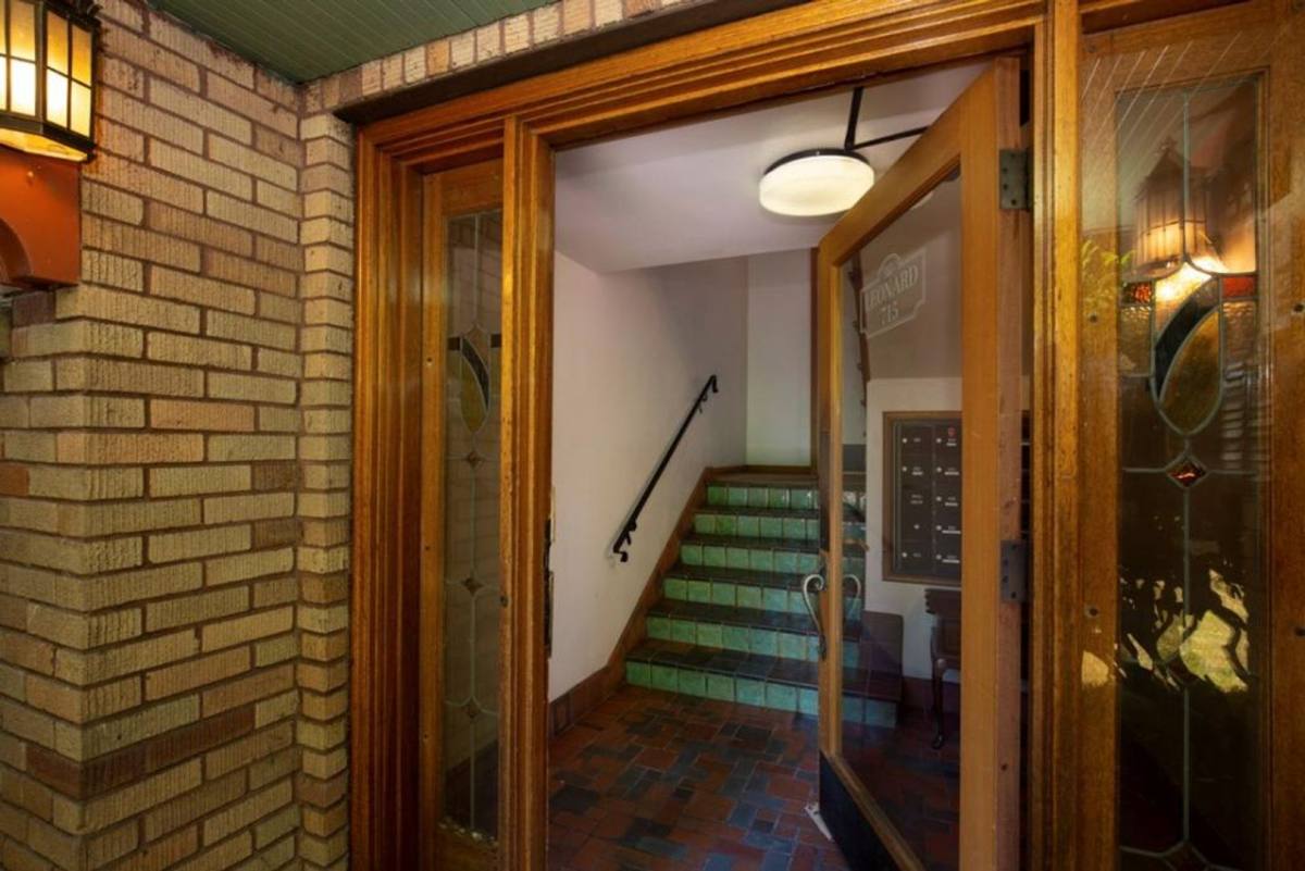 Apartment for rent at 715 1st Ave W, Seattle, WA 98119