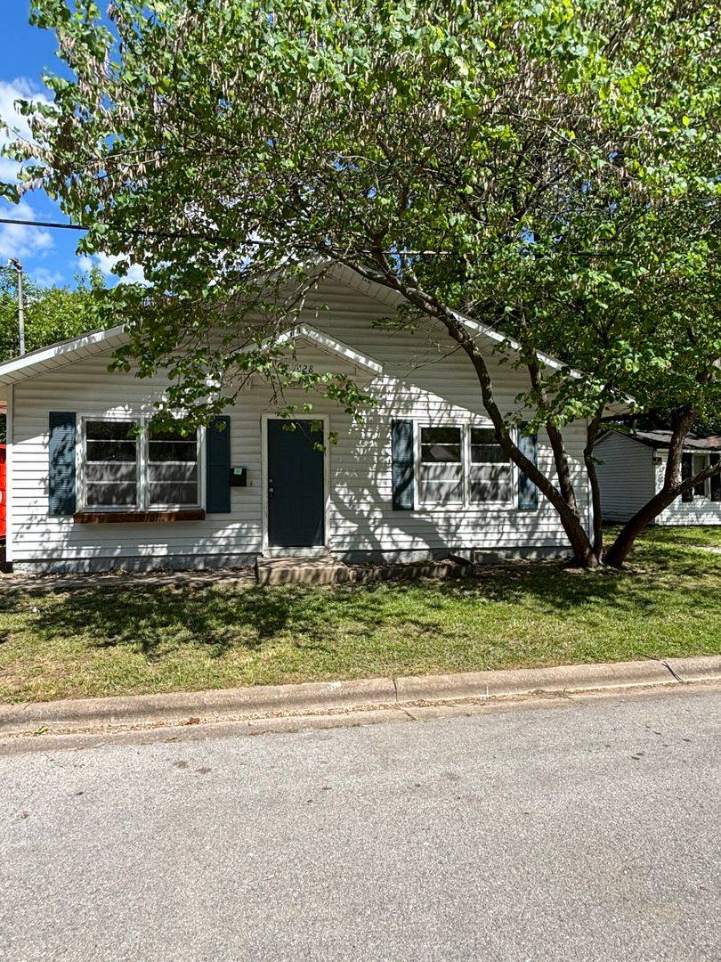 House for rent at 1428 N Brown Ave, Springfield, MO 65802