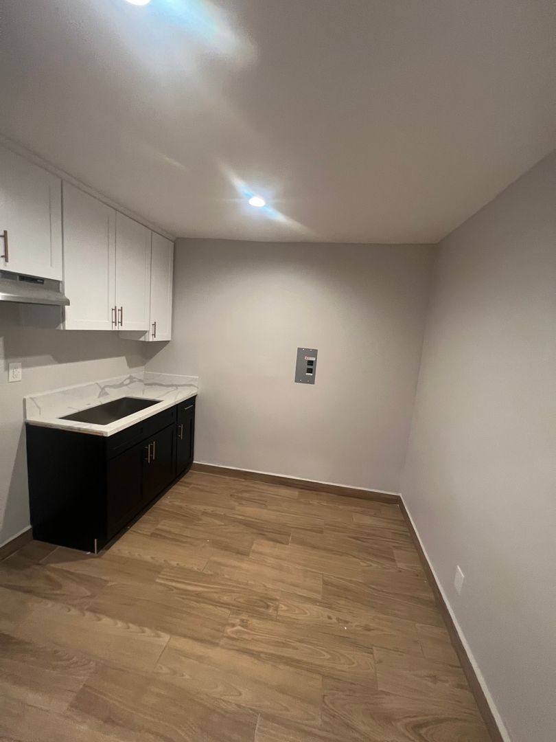 Apartment for rent at 9514 Avalon Blvd, Los Angeles, CA 90003