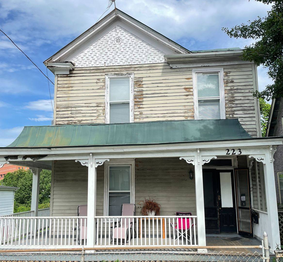 Apartment for rent at 223 9th St SW, Charlottesville, VA 22903
