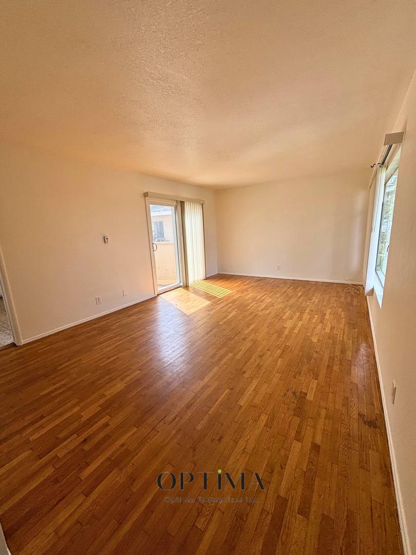 Apartment for rent at 10942 - 10948 Crenshaw Blvd, Inglewood, CA 90303