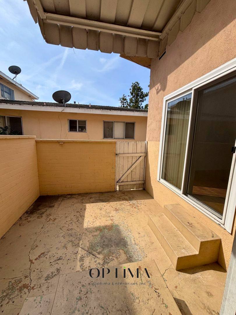 Apartment for rent at 10942 - 10948 Crenshaw Blvd, Inglewood, CA 90303