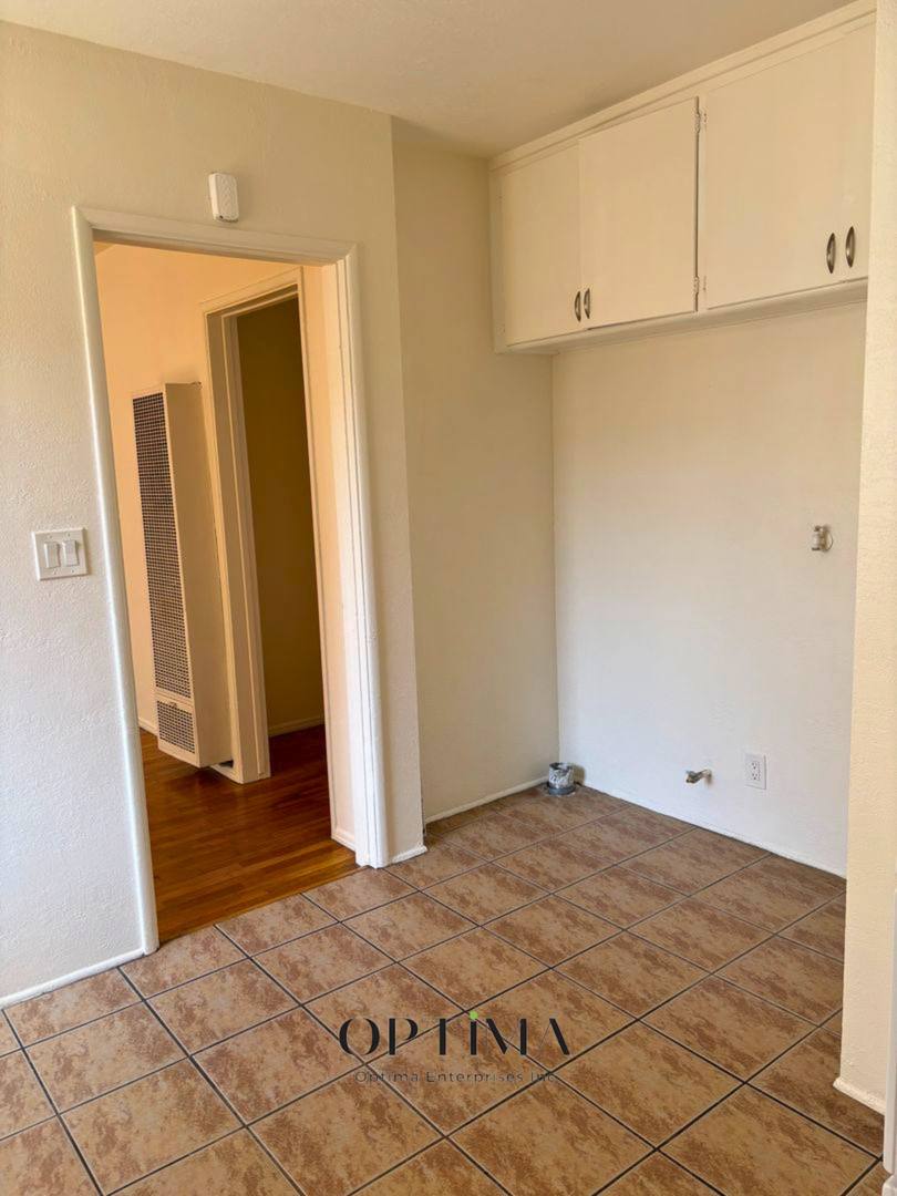 Apartment for rent at 10942 - 10948 Crenshaw Blvd, Inglewood, CA 90303