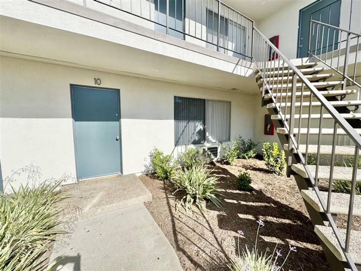 Apartment for rent at 11075 Westminster Ave, Garden Grove, CA 92843