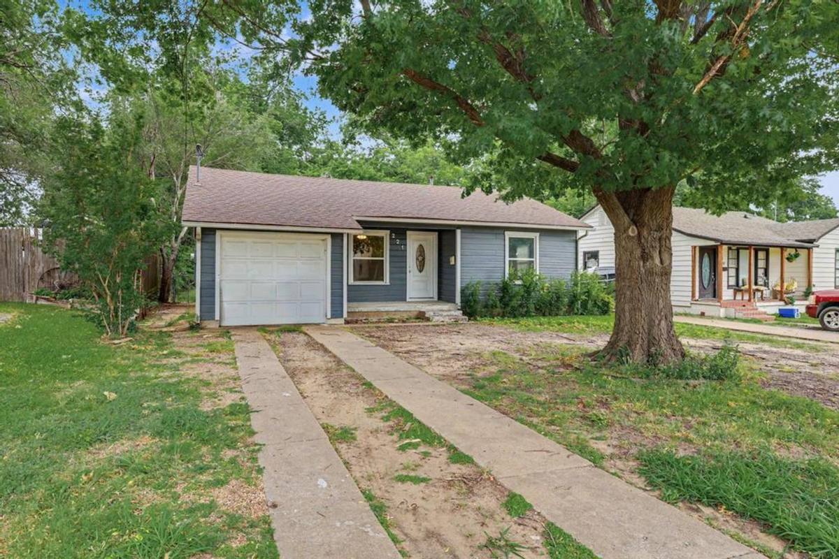 House for rent at 221 W Taylor St, Sherman, TX 75092