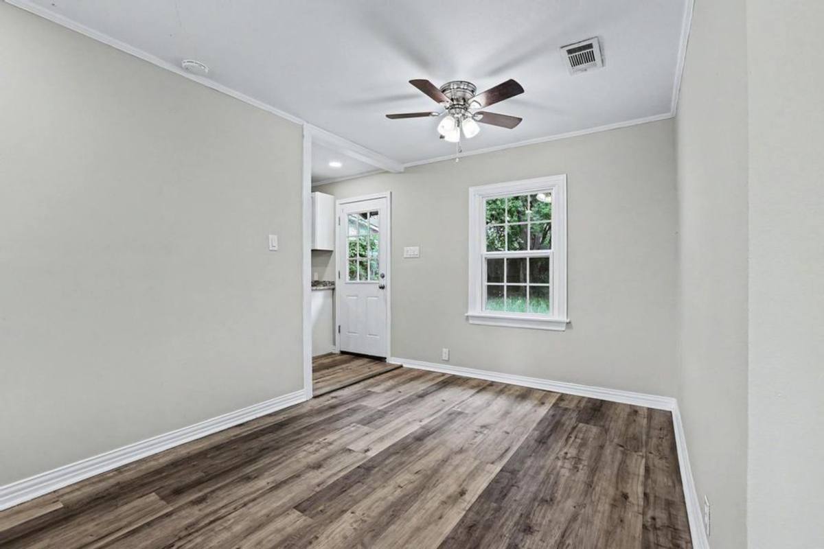 House for rent at 221 W Taylor St, Sherman, TX 75092