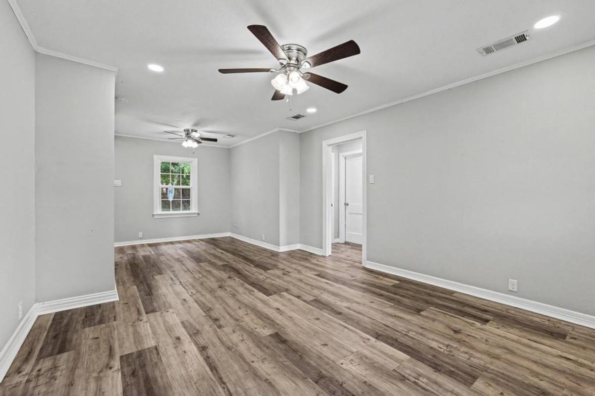 House for rent at 221 W Taylor St, Sherman, TX 75092