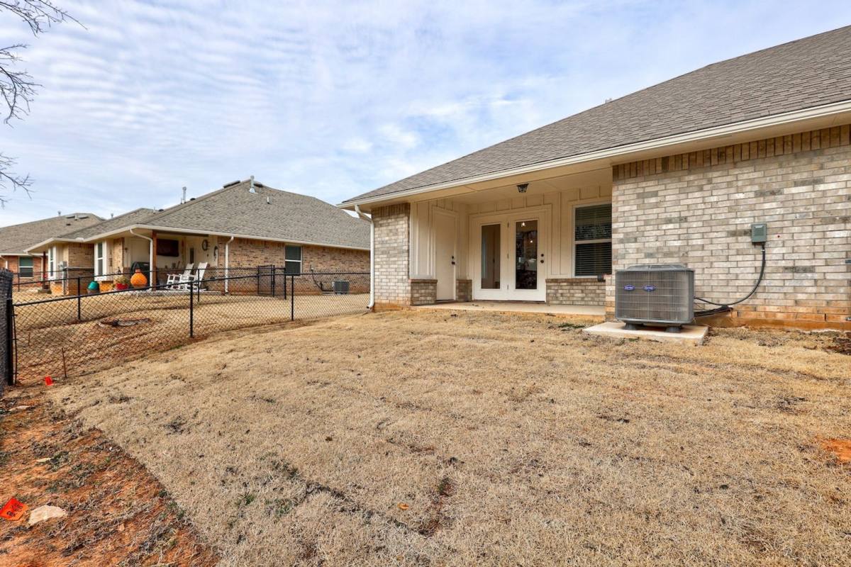 Apartment for rent at 5712 Campbell Creek, Oklahoma City, OK 73179