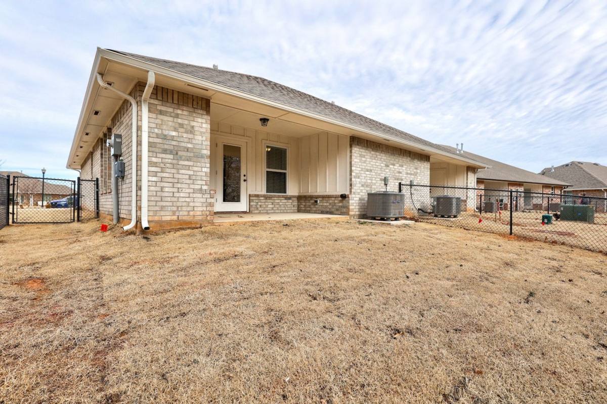 Apartment for rent at 5712 Campbell Creek, Oklahoma City, OK 73179