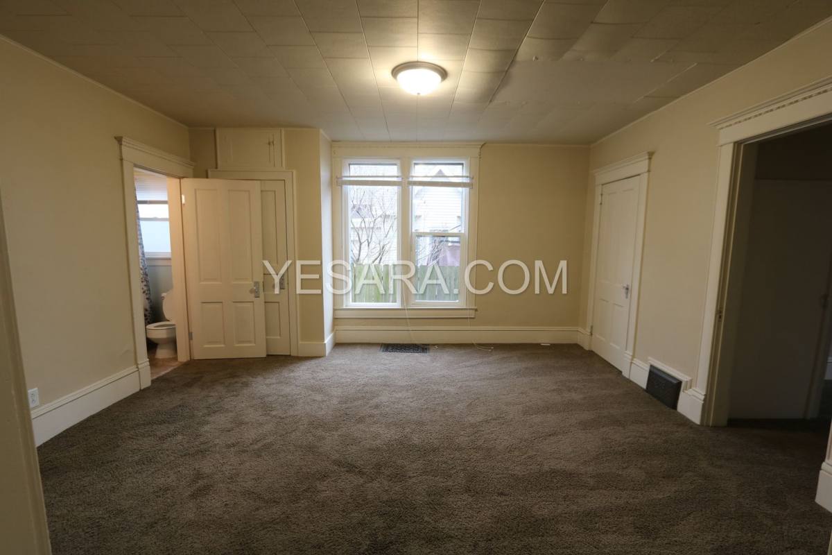 Apartment for rent at 539, 539 1 2 S Adams St, Burlington, IA 52601