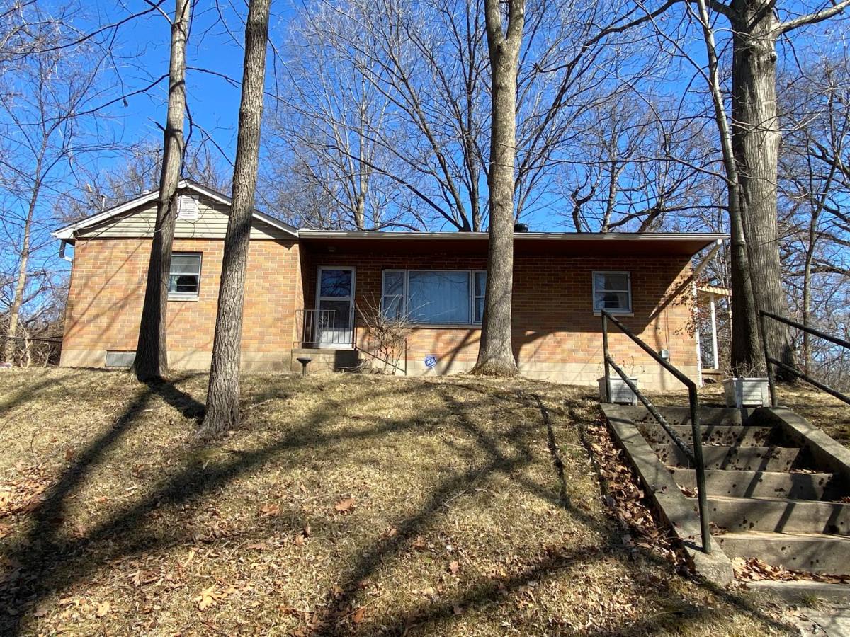 House for rent at 371 Adrian Dr, Saint Louis, MO 63137
