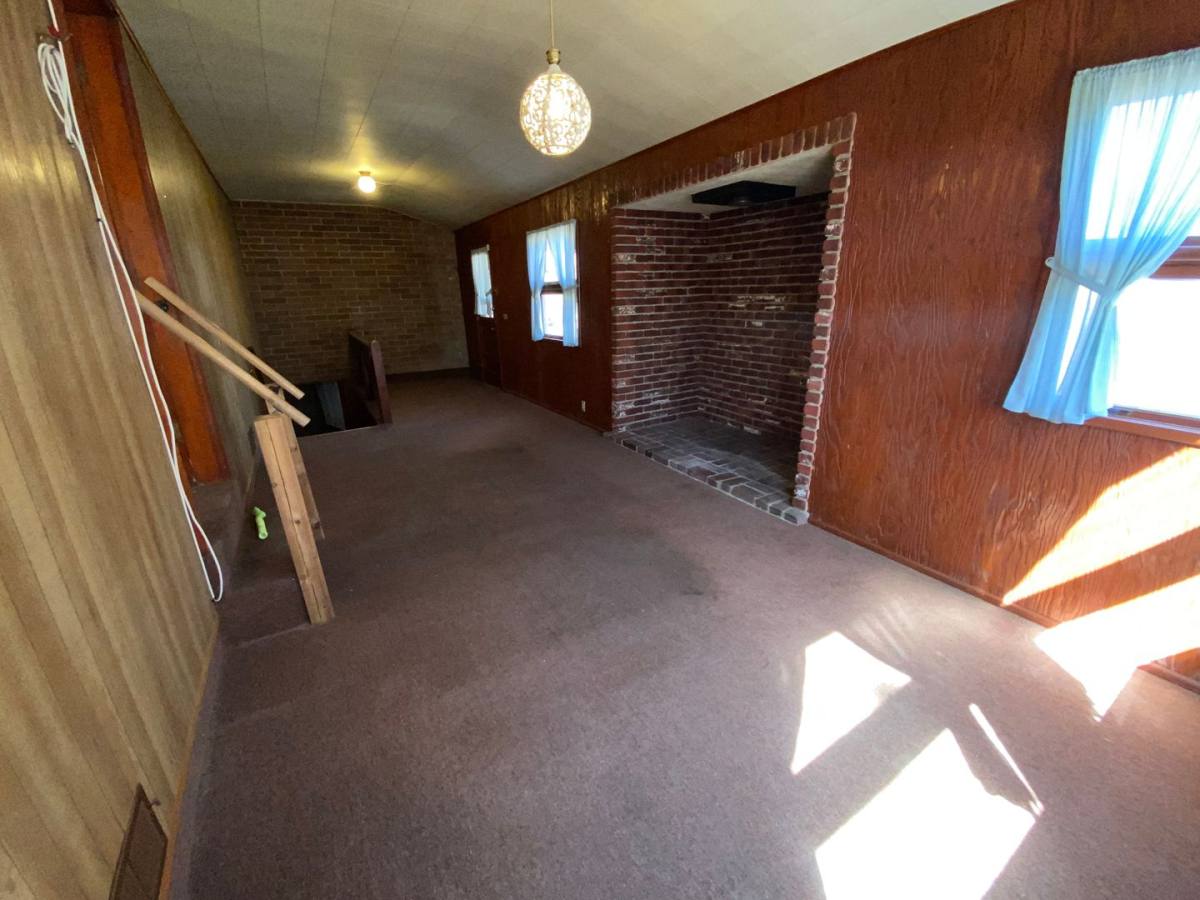 House for rent at 371 Adrian Dr, Saint Louis, MO 63137