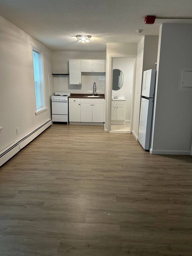 Apartment for rent at 411-431 N Main St, Bristol, CT 06010