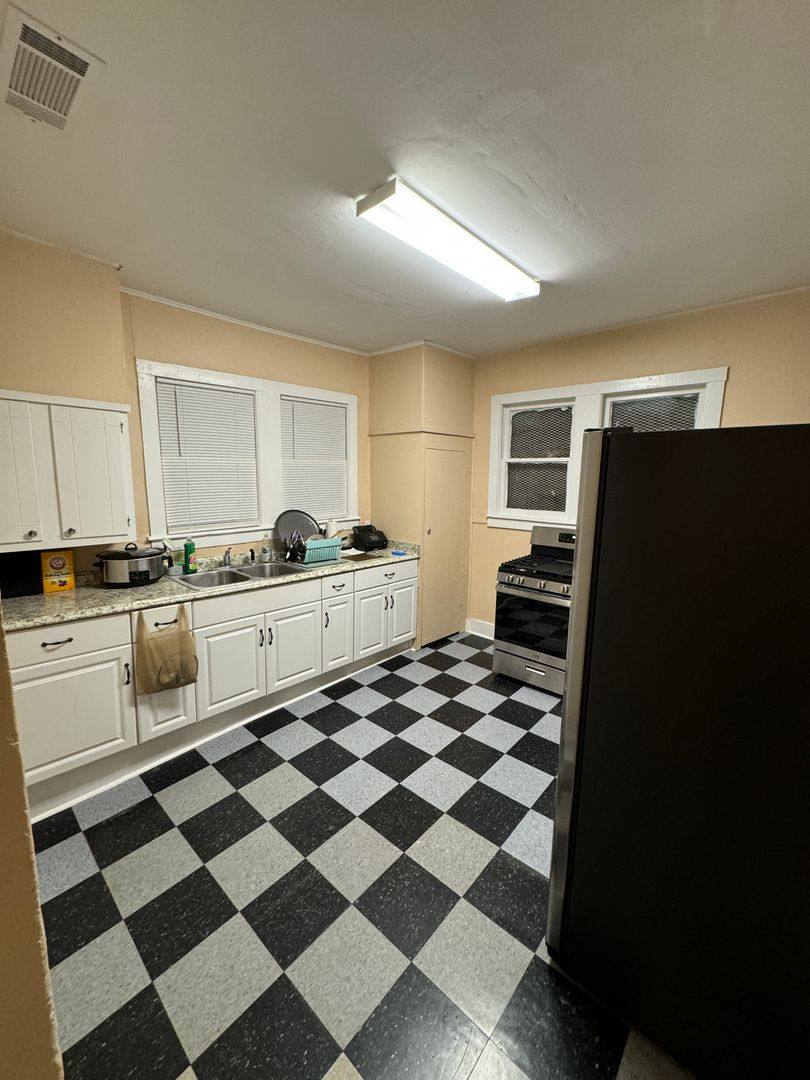 House for rent at 1340 Lincoln St, Shreveport, LA 71108