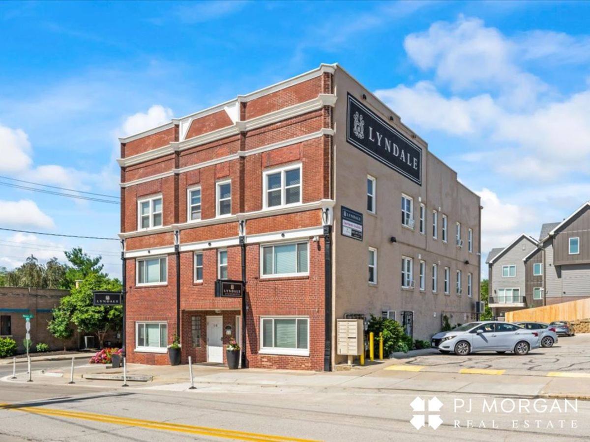 Apartment for rent at 1052 S 20th St, Omaha, NE 68108
