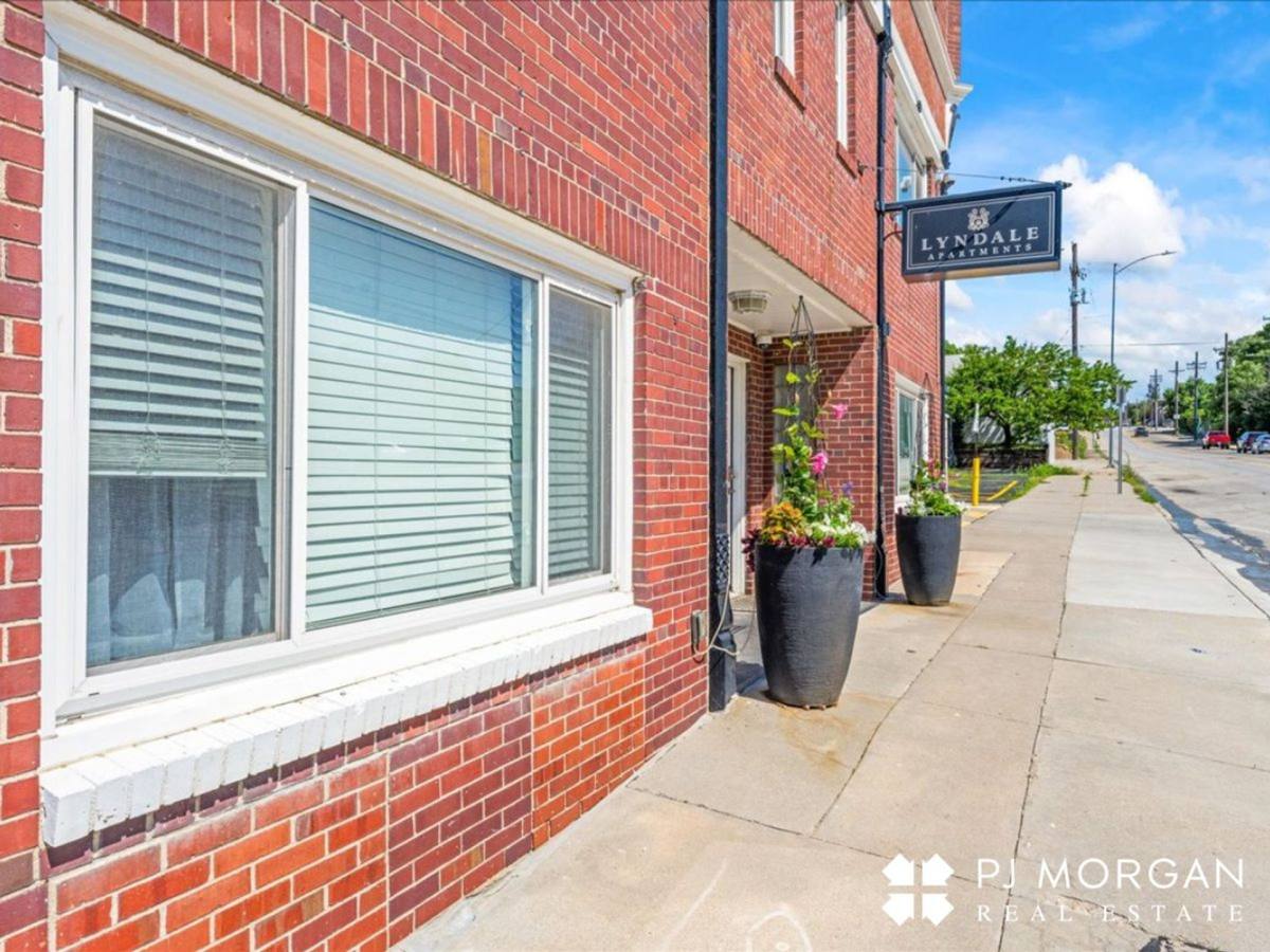 Apartment for rent at 1052 S 20th St, Omaha, NE 68108