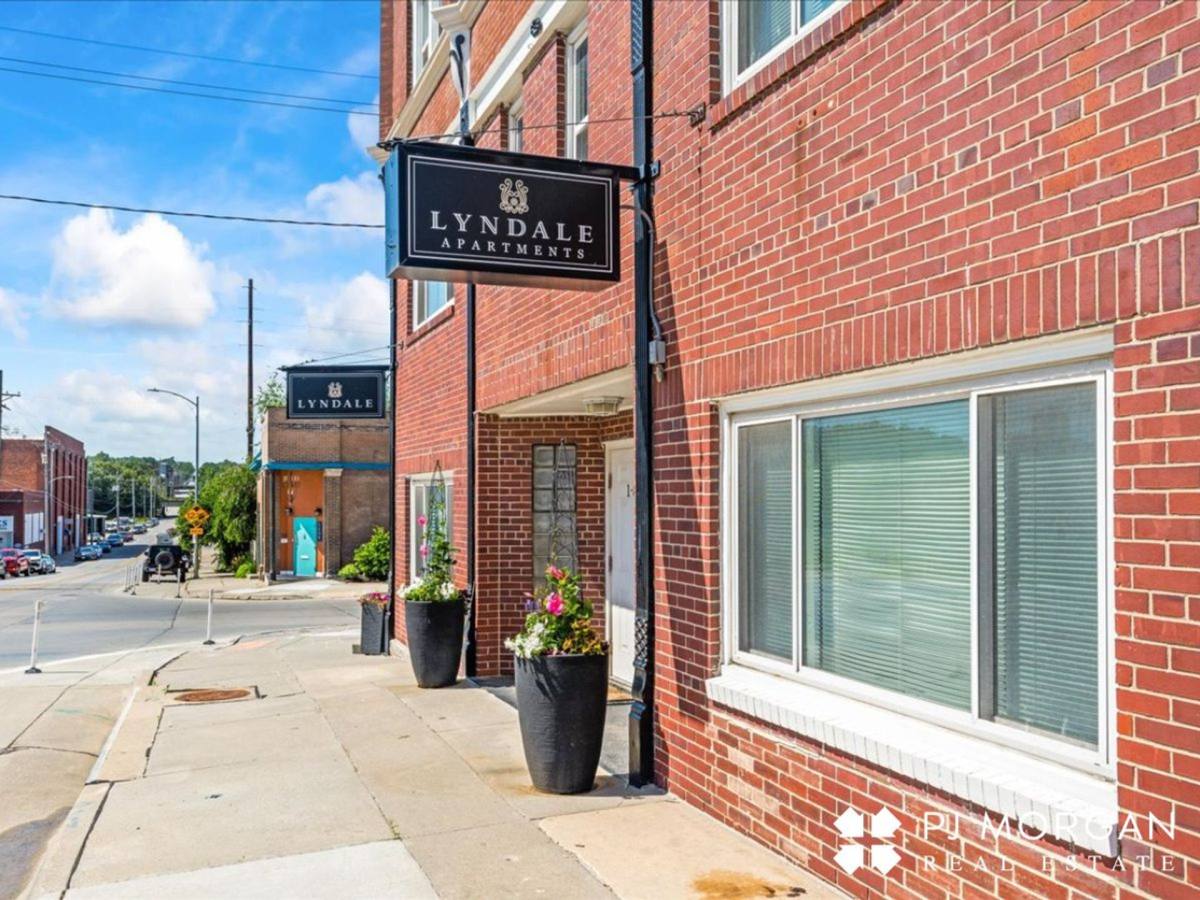 Apartment for rent at 1052 S 20th St, Omaha, NE 68108