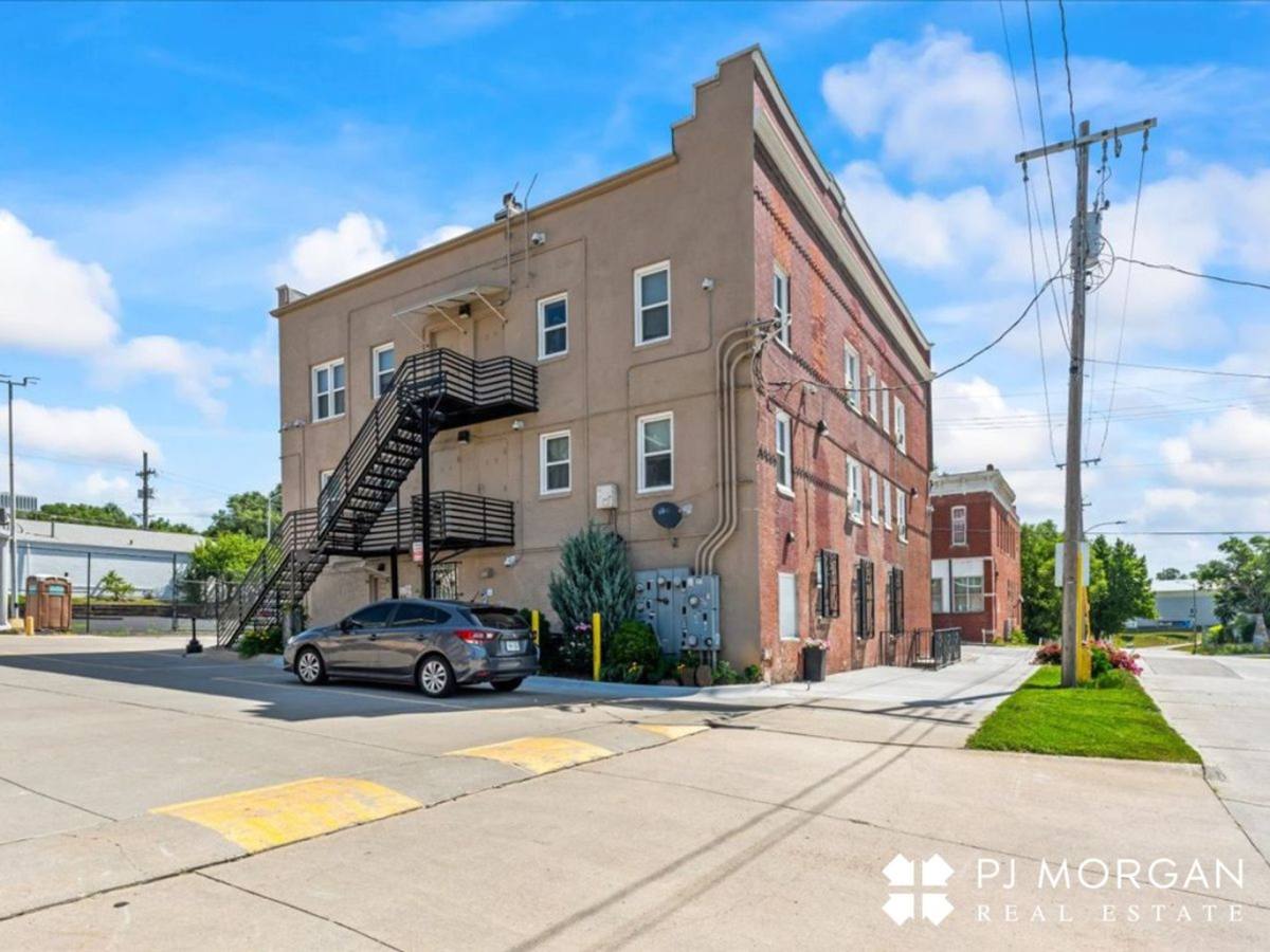 Apartment for rent at 1052 S 20th St, Omaha, NE 68108