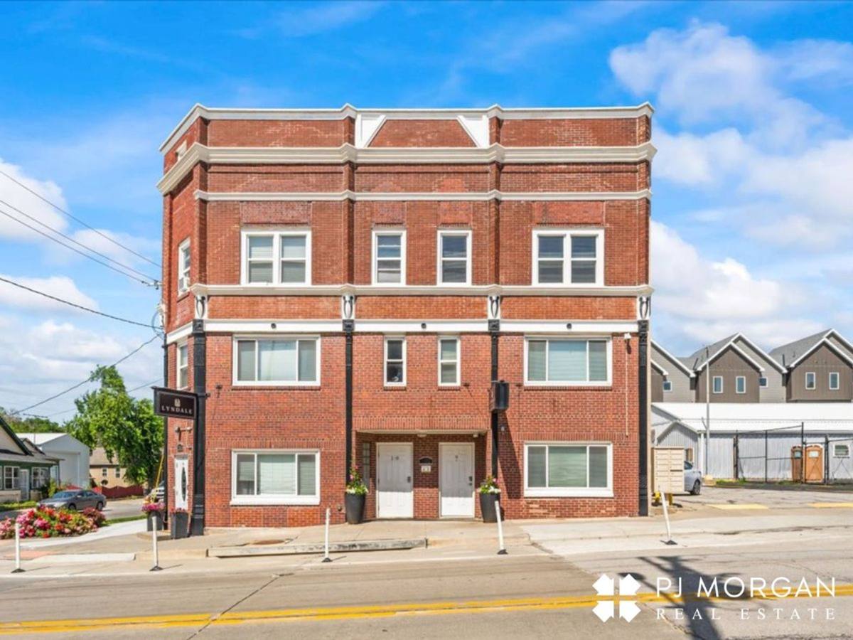 Apartment for rent at 1052 S 20th St, Omaha, NE 68108