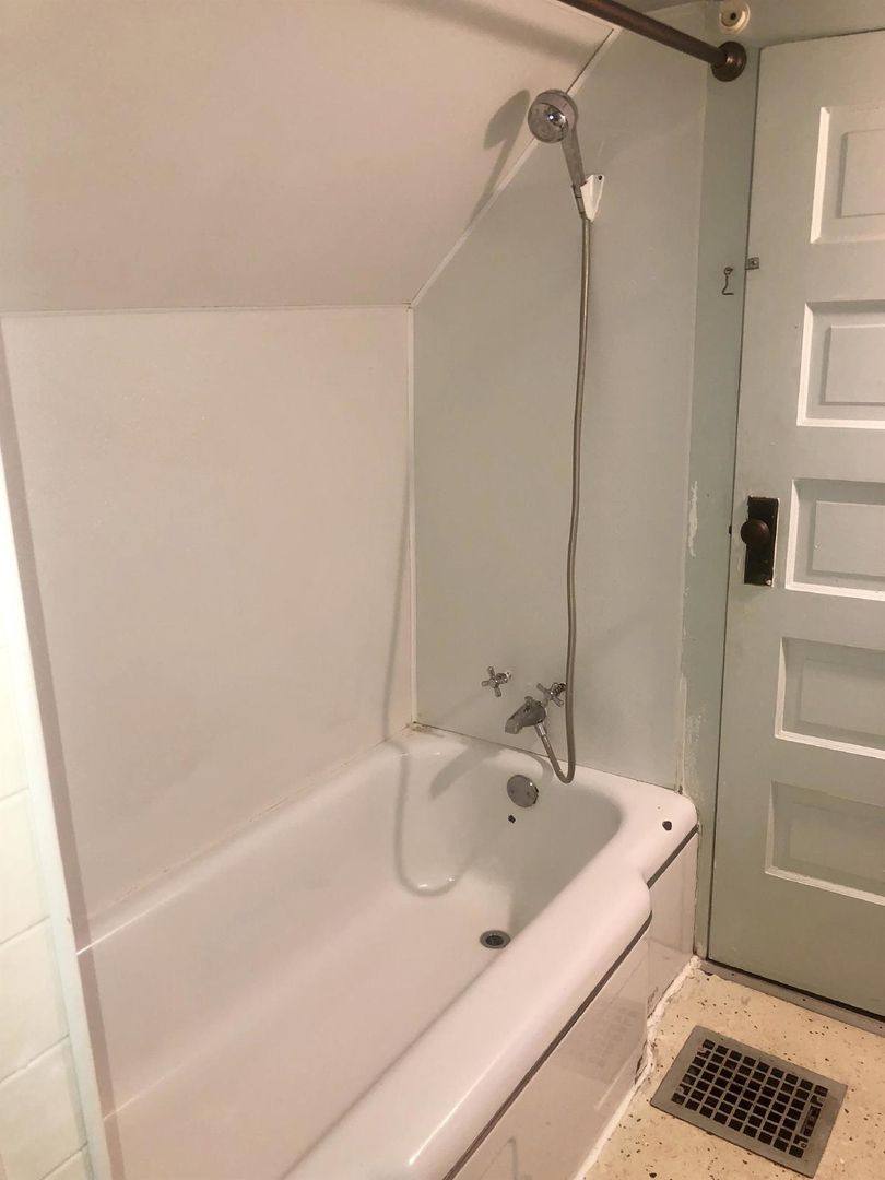 Apartment for rent at 615 N Lincoln St, Bloomington, IN 47408