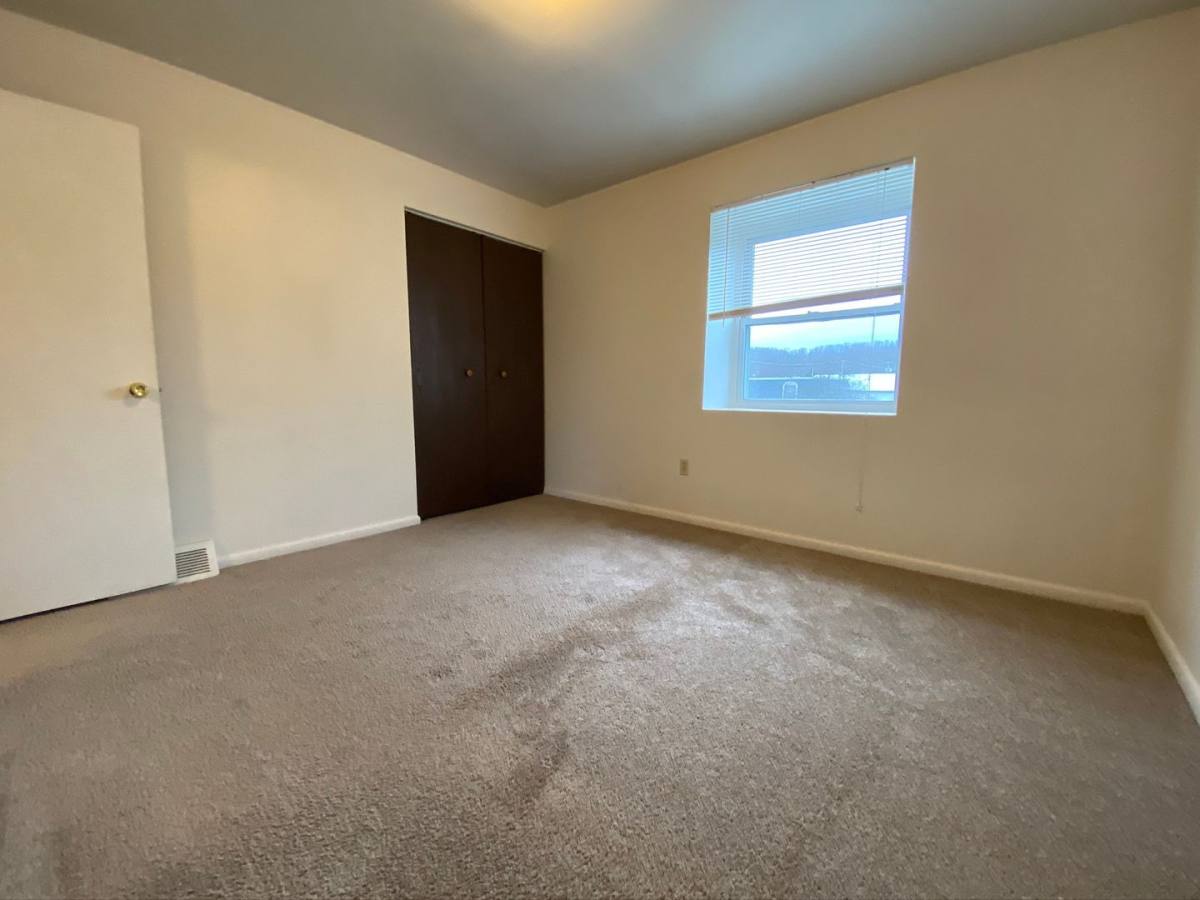 Townhouse for rent at 739 Hemlock Square, Zelienople, PA 16063
