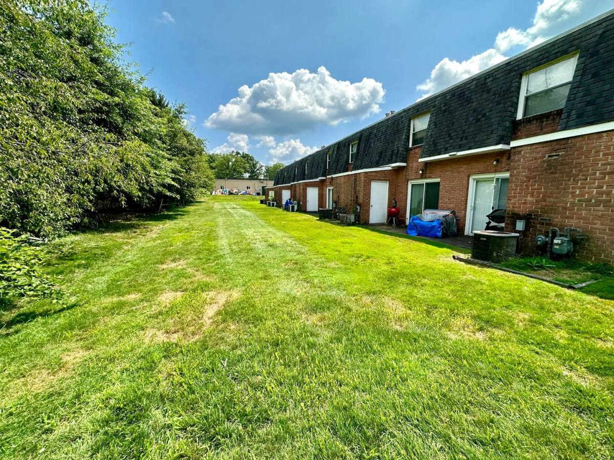 Townhouse for rent at 739 Hemlock Square, Zelienople, PA 16063