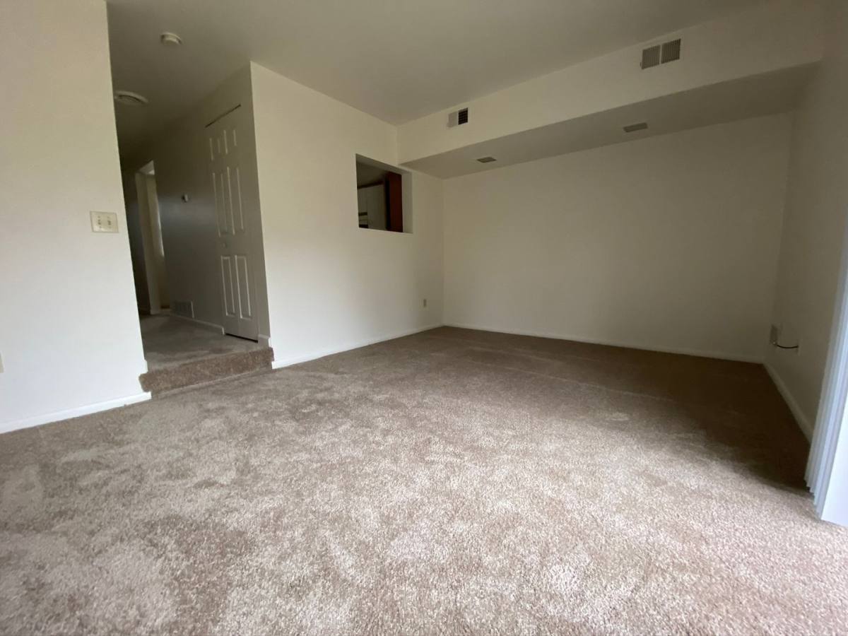 Townhouse for rent at 739 Hemlock Square, Zelienople, PA 16063