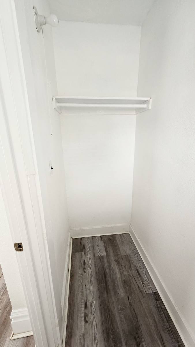 Apartment for rent at 1076 21st St, Des Moines, IA 50311