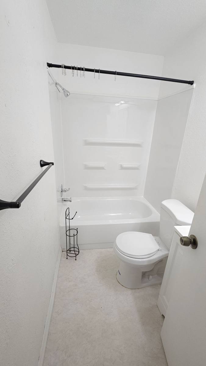 Apartment for rent at 1076 21st St, Des Moines, IA 50311