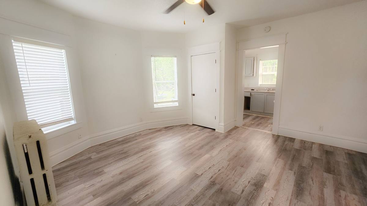 Apartment for rent at 1076 21st St, Des Moines, IA 50311