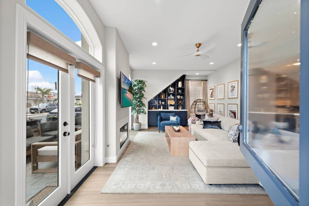Townhouse for rent at 1229 W Balboa Blvd, Newport Beach, CA 92661