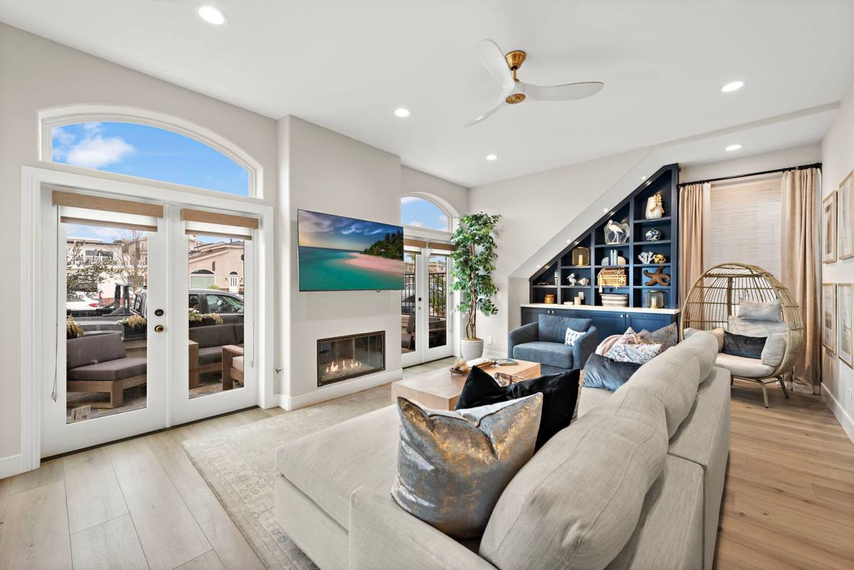 Townhouse for rent at 1229 W Balboa Blvd, Newport Beach, CA 92661