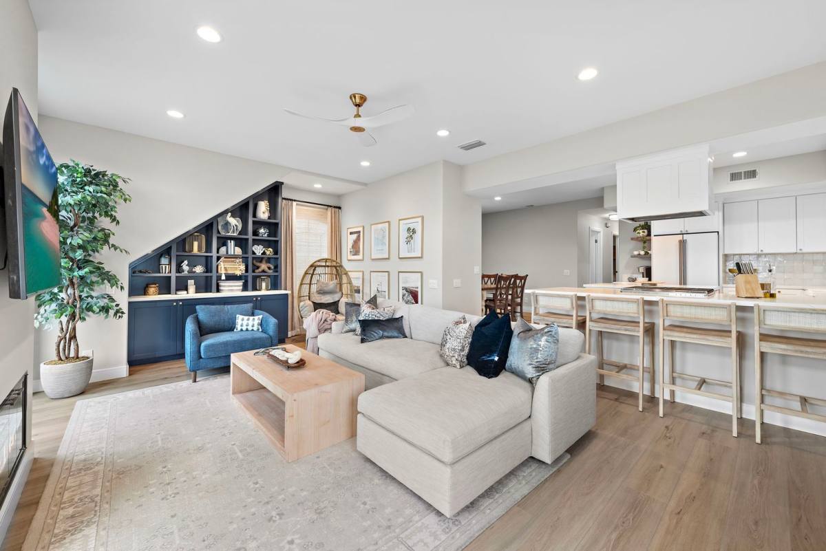 Townhouse for rent at 1229 W Balboa Blvd, Newport Beach, CA 92661