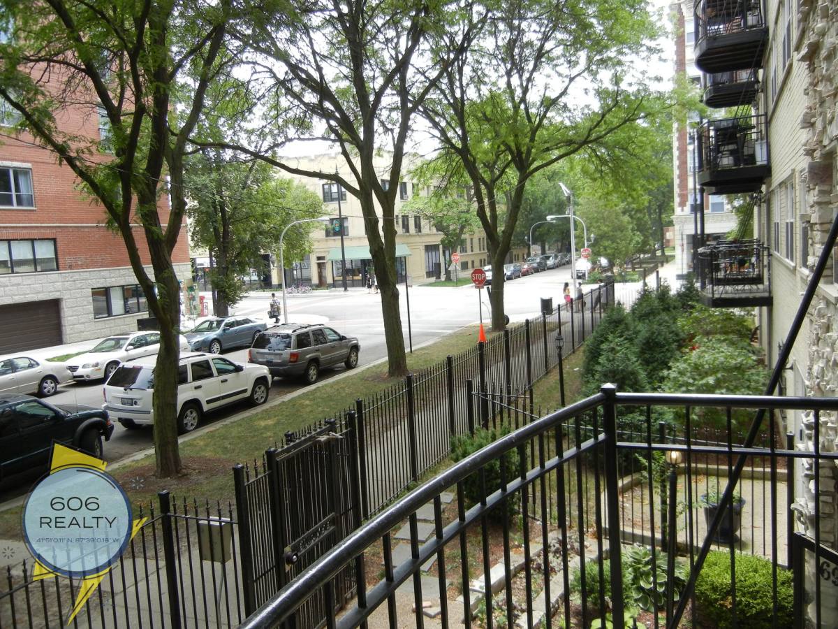 Condo for rent at 6954 N Greenview Ave, Chicago, IL 60626