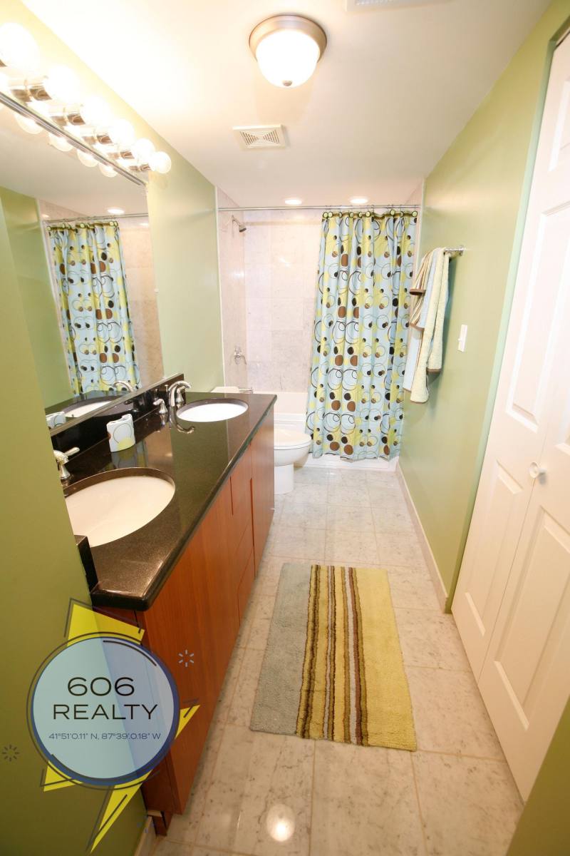 Condo for rent at 6954 N Greenview Ave, Chicago, IL 60626
