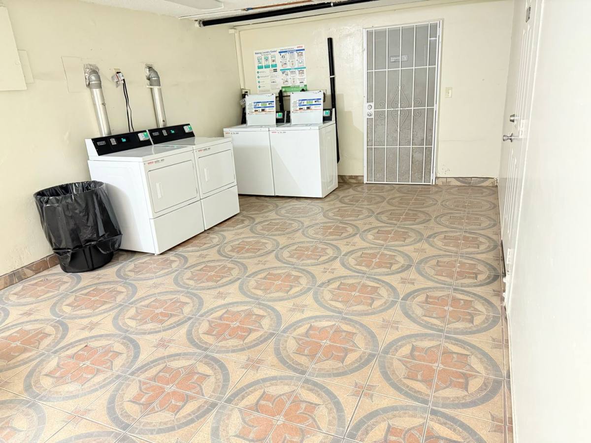 Apartment for rent at 906 S Torrance Blvd, Redondo Beach, CA 90277