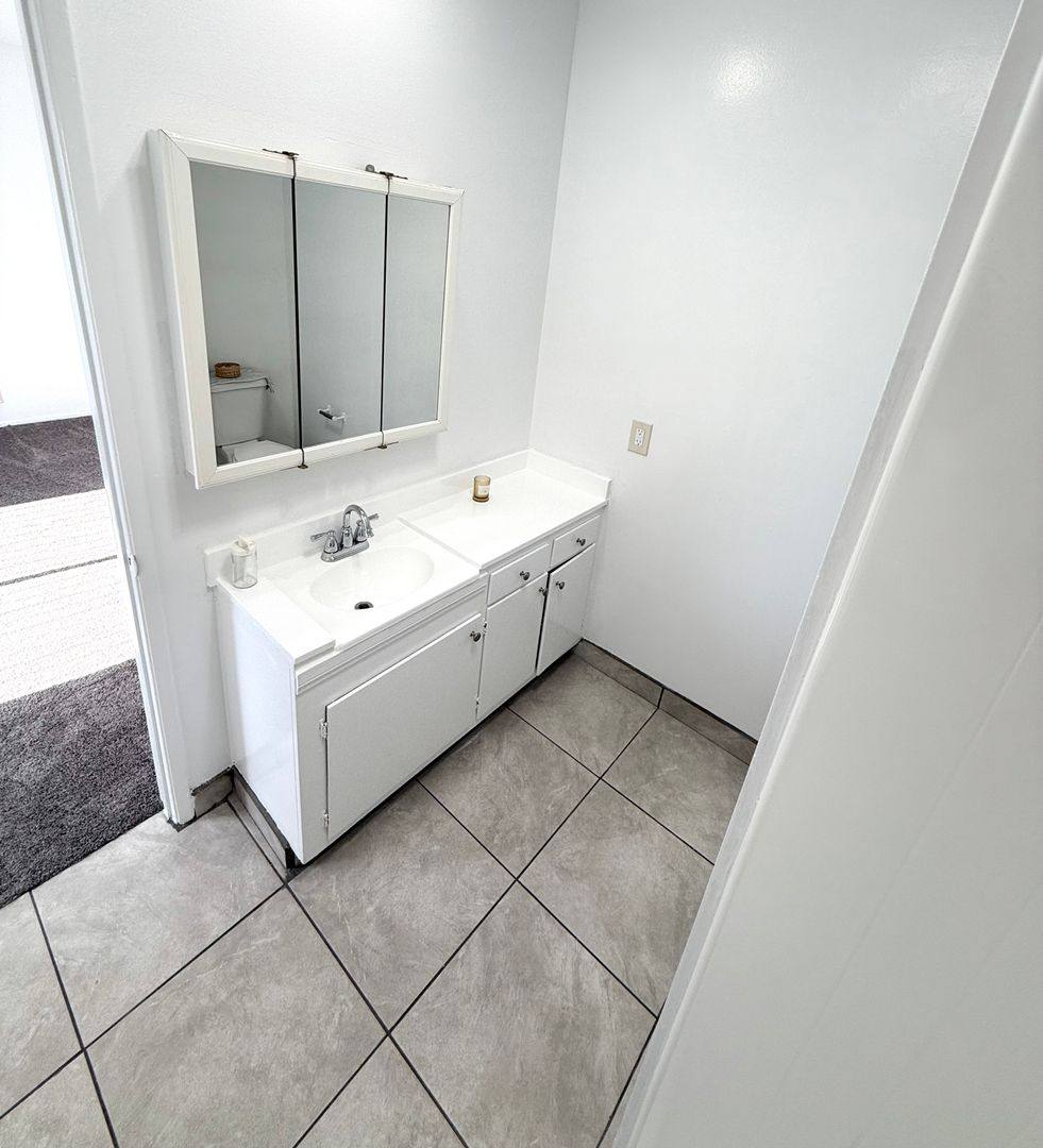 Apartment for rent at 906 S Torrance Blvd, Redondo Beach, CA 90277