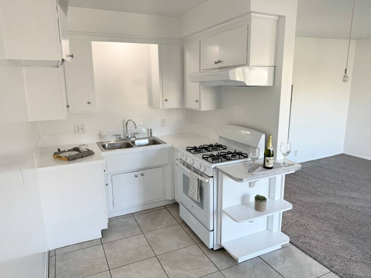 Apartment for rent at 906 S Torrance Blvd, Redondo Beach, CA 90277