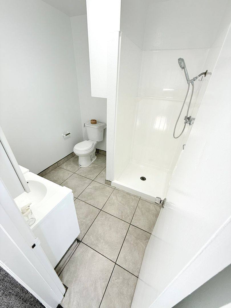 Apartment for rent at 906 S Torrance Blvd, Redondo Beach, CA 90277