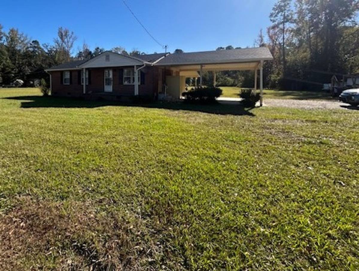 House for rent at 709 Proctorville Church Rd, Proctorville, NC 28375