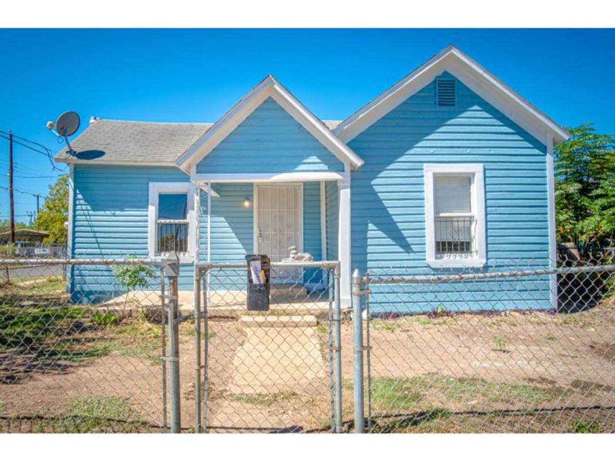 Apartment for rent at 231 Cactus, San Antonio, TX 78202