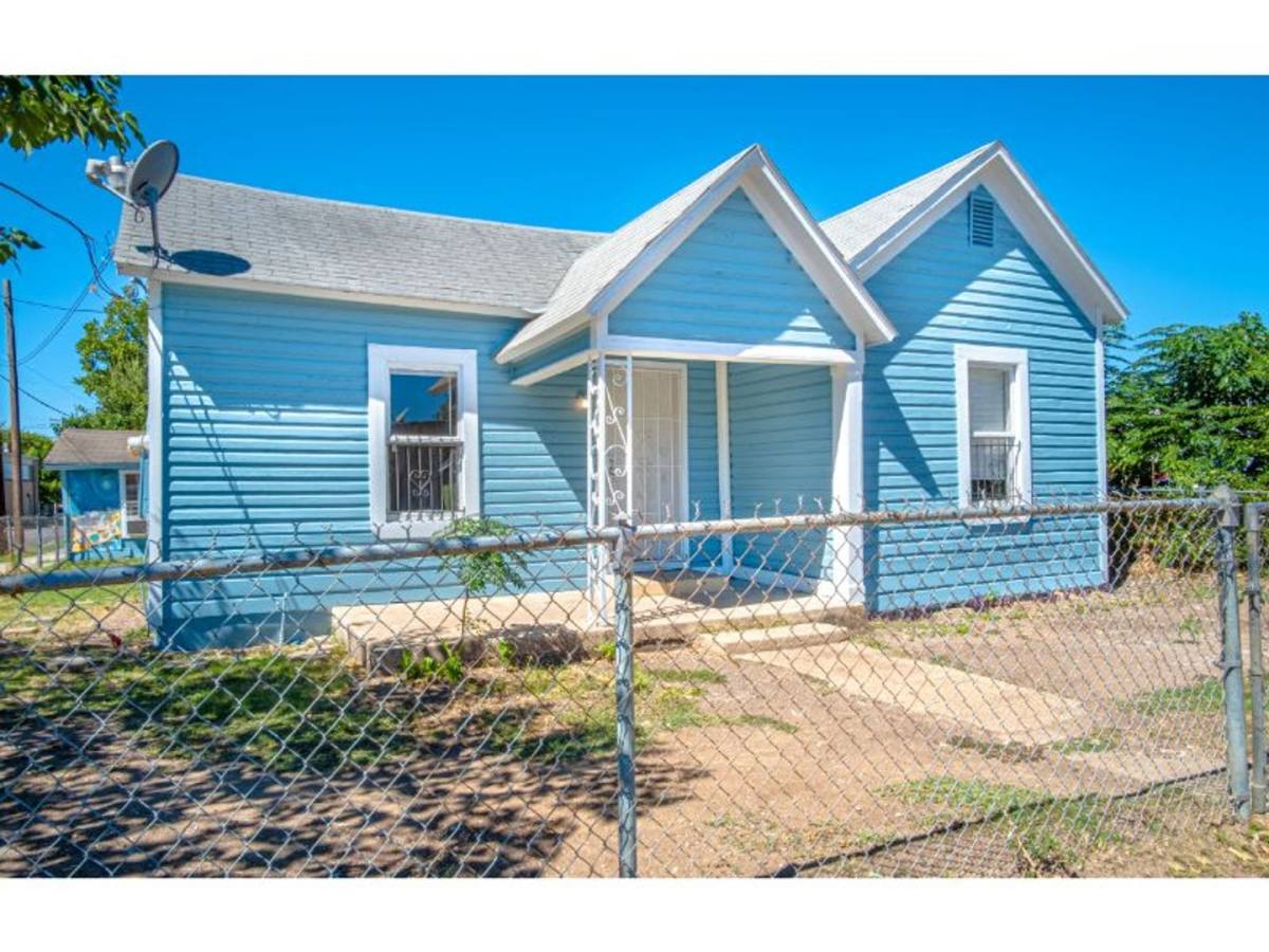 Apartment for rent at 231 Cactus, San Antonio, TX 78202