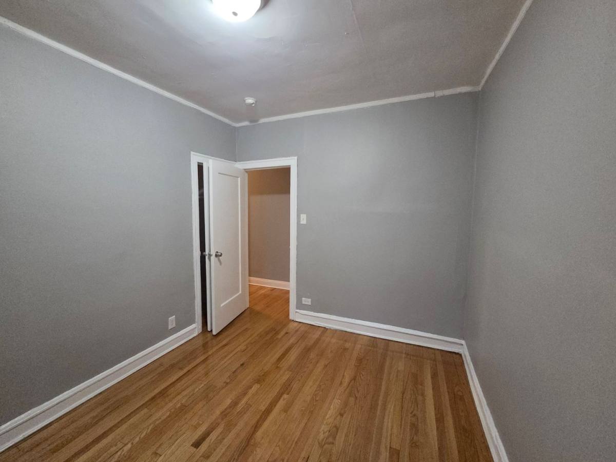 Apartment for rent at 7527-29 S Colfax Ave, Chicago, IL 60649