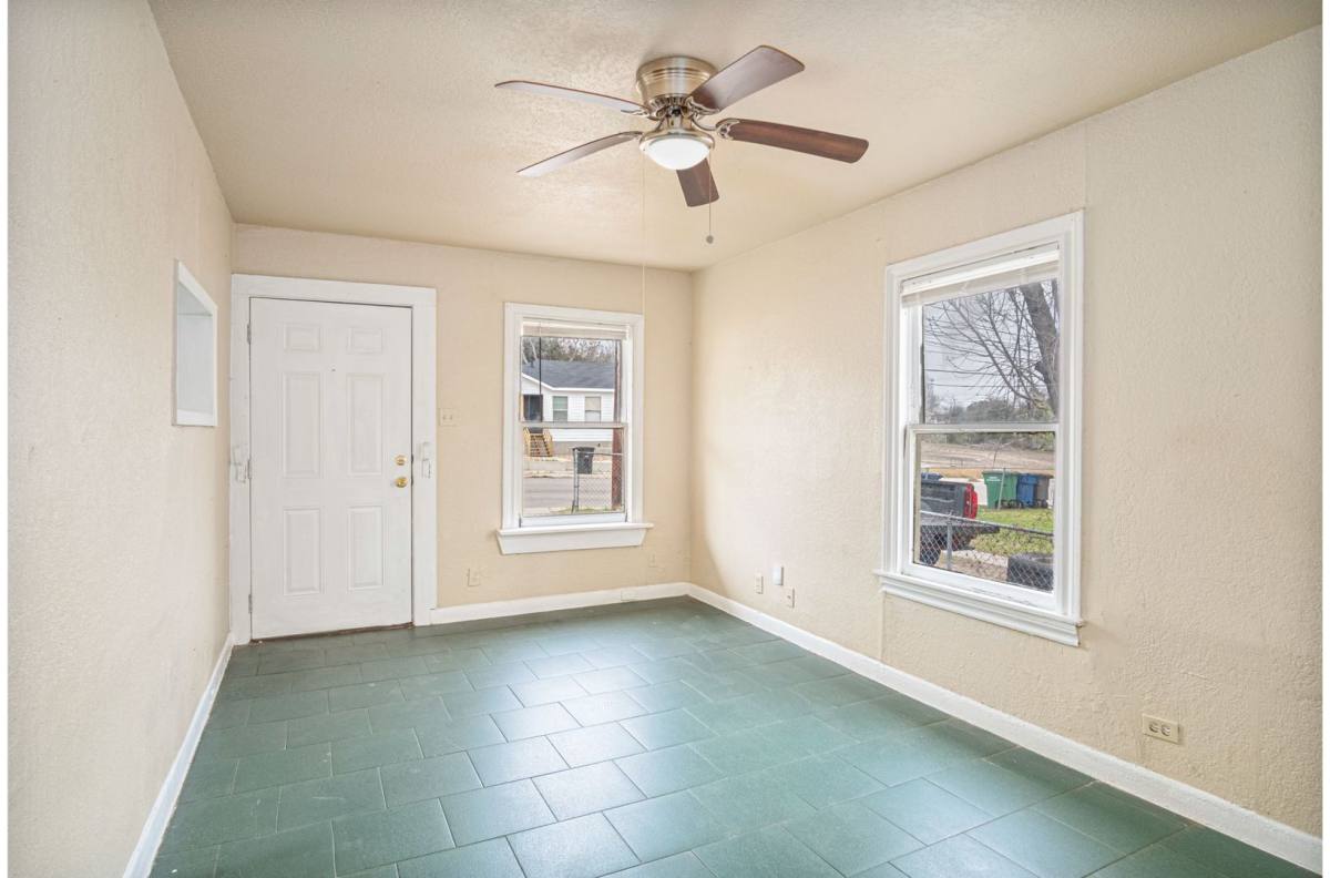 Apartment for rent at 928 Poinsettia, San Antonio, TX 78202