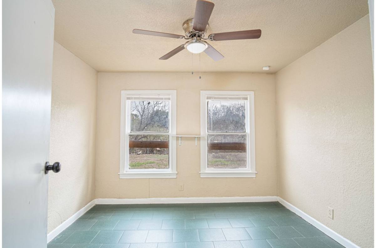 Apartment for rent at 928 Poinsettia, San Antonio, TX 78202