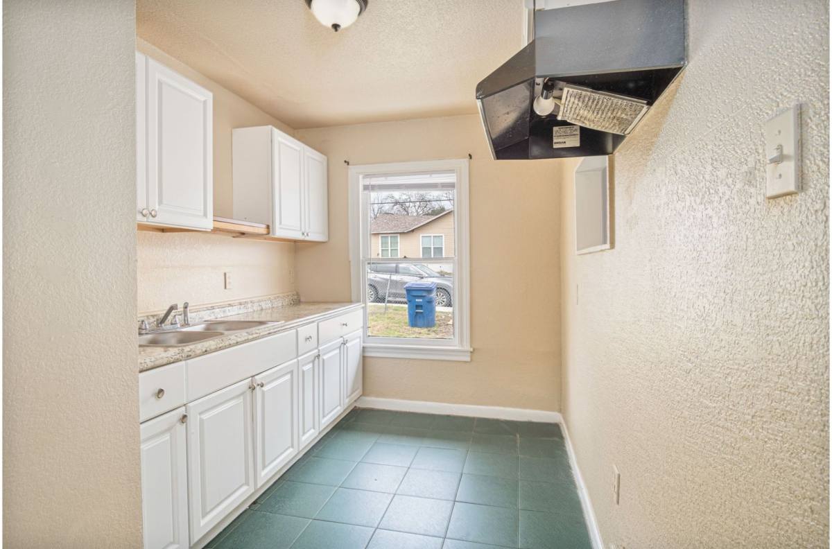 Apartment for rent at 928 Poinsettia, San Antonio, TX 78202