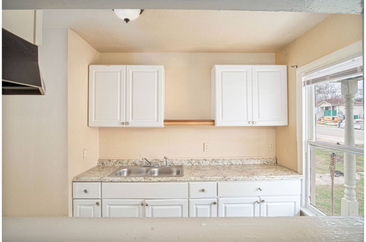 Apartment for rent at 928 Poinsettia, San Antonio, TX 78202