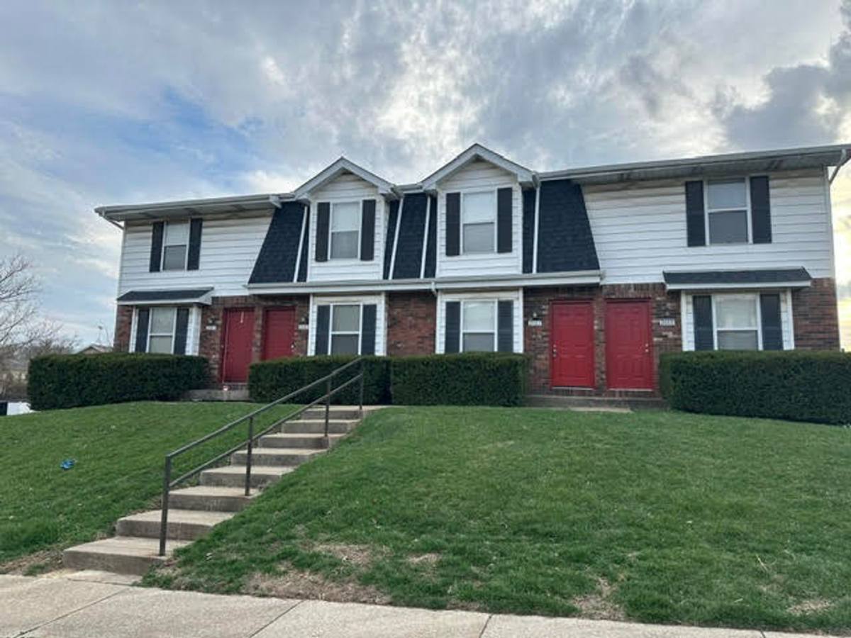 Apartment for rent at 2483-2489 Falcons Way, Saint Charles, MO 63303